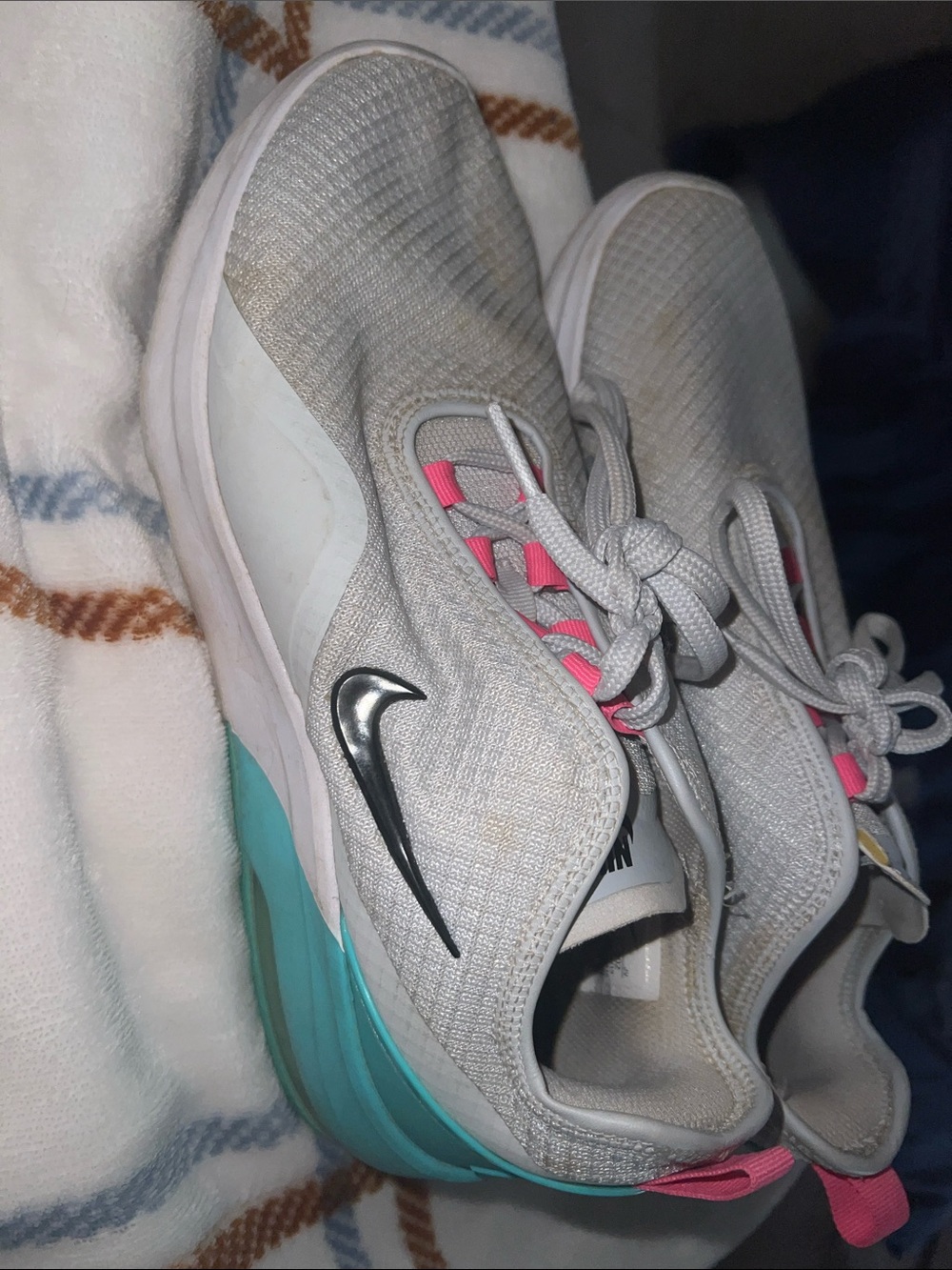 Nike Air Max Women's Light Gray Athletic Sneakers with Teal Midsole and Pink